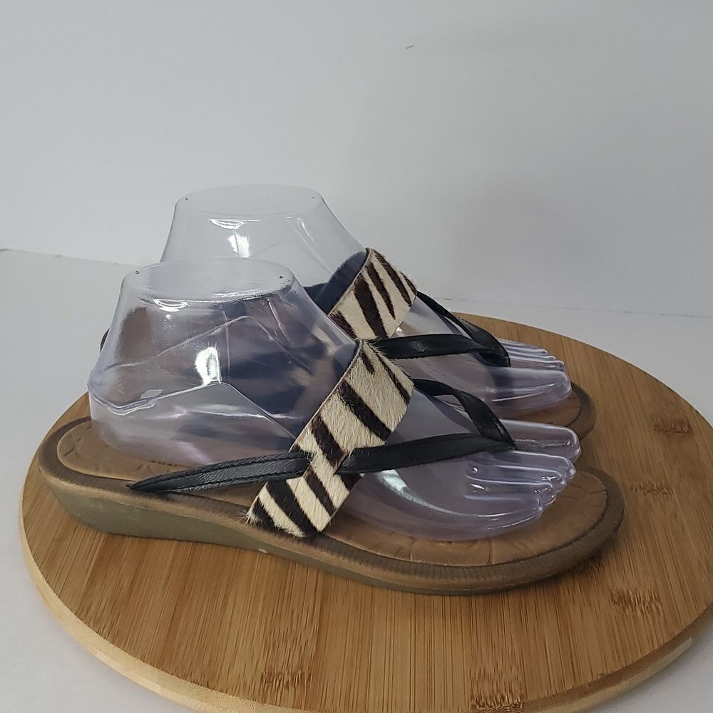 Skechers Luxe Foam Flip Flop Sandals Size 8 Black Animal Print